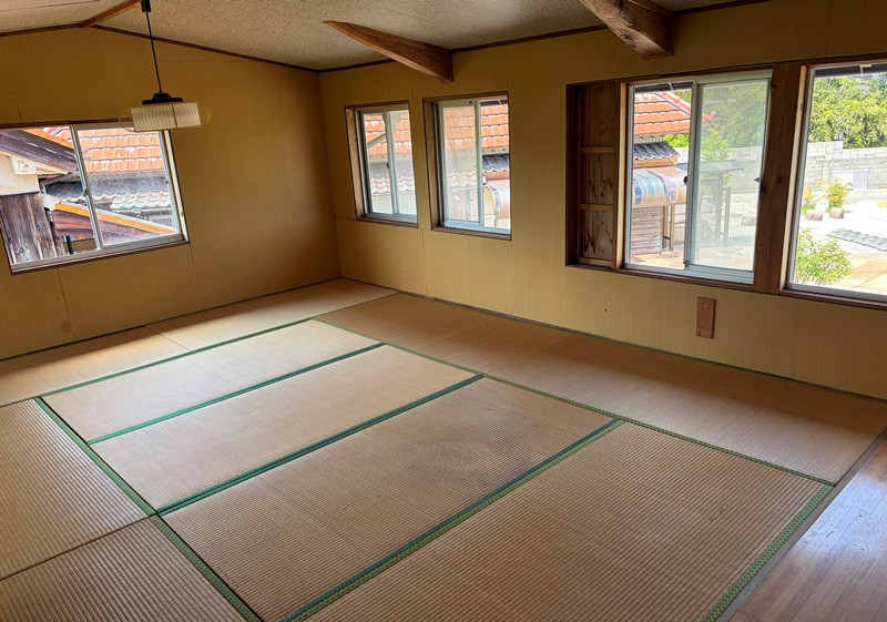 Wood house on a large plot in Niigata