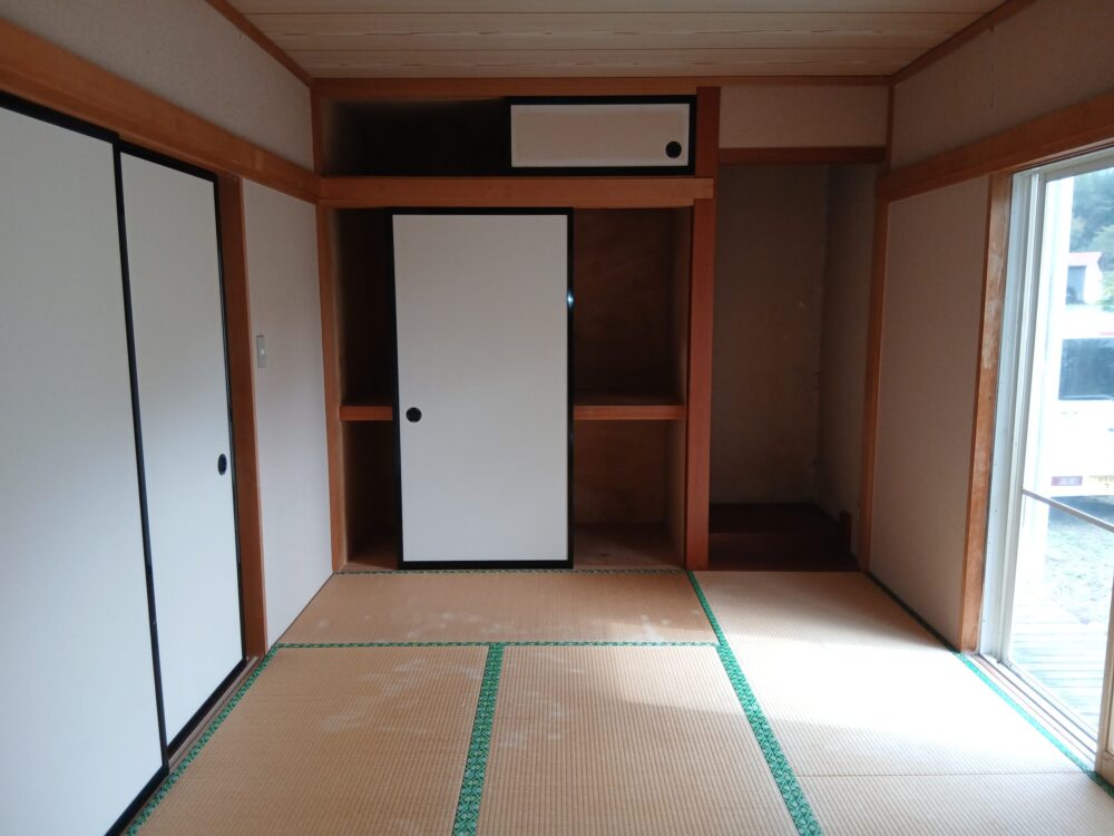 1990s steel-frame house with outbuildings in Iwate
