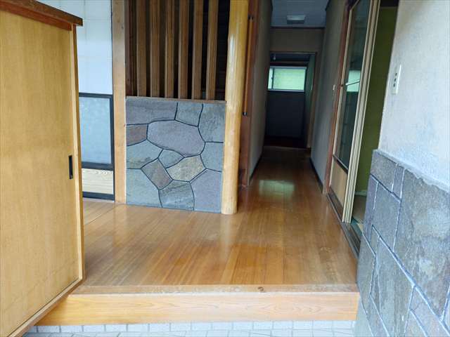 1970s wood house, 10-min walk to station, Nagano
