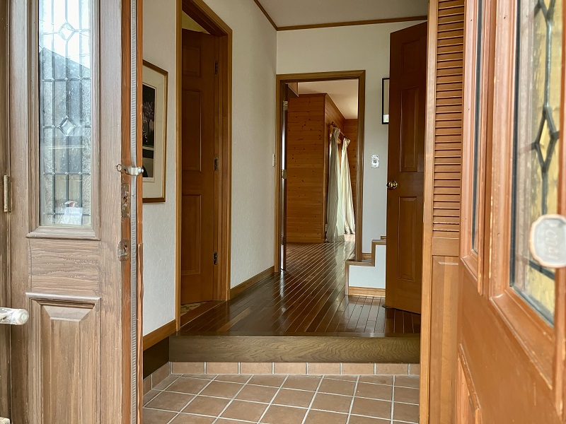 1990s wood house, 8-min walk to station, Tottori