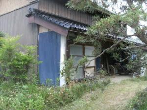 Wood house on a large plot in Niigata