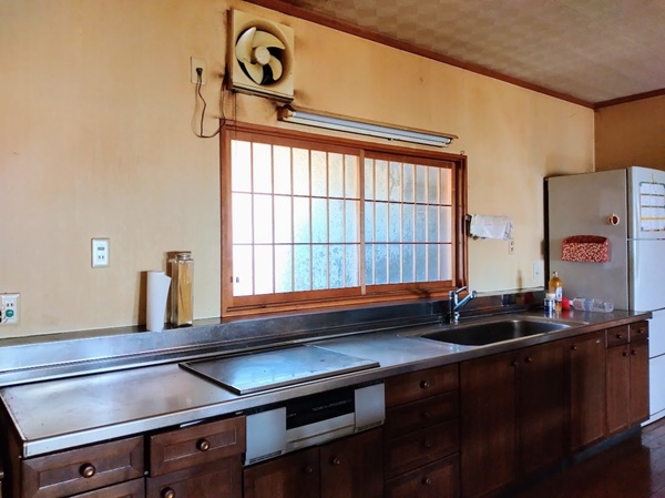 1990s wood house on a large plot in Yamanashi