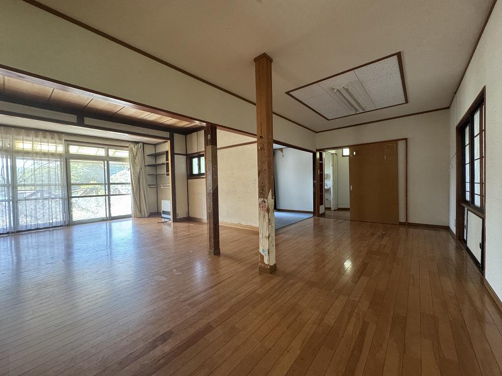 1960s wood house, 11-min walk to station, Nagano