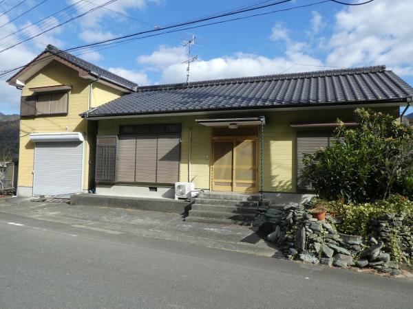 2000s wood house, 18-min walk to station, Ehime