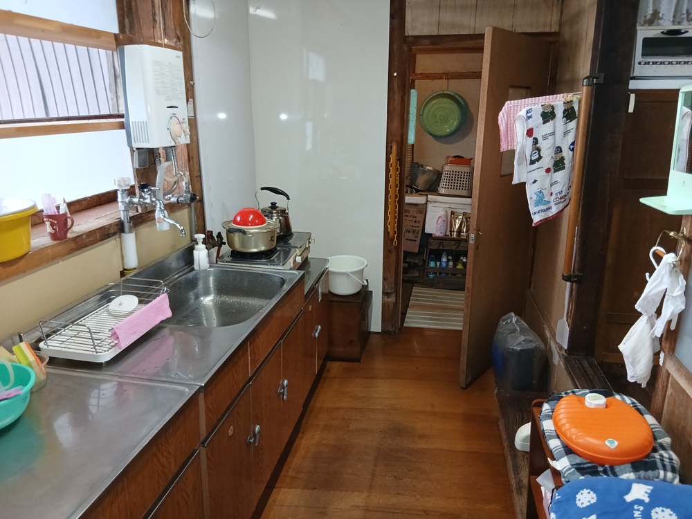 1940s wood house on a large plot in Iwate