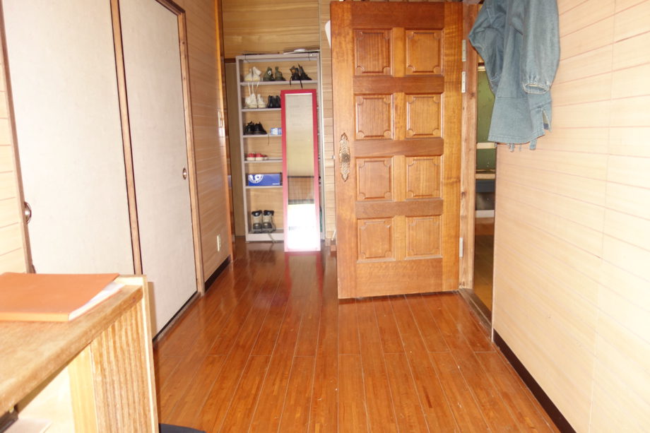 1970s wood house on a large plot in Nagasaki
