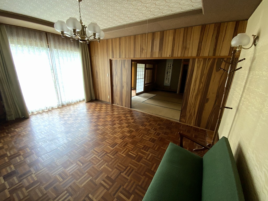 1980s wood house on a large plot in Yamaguchi