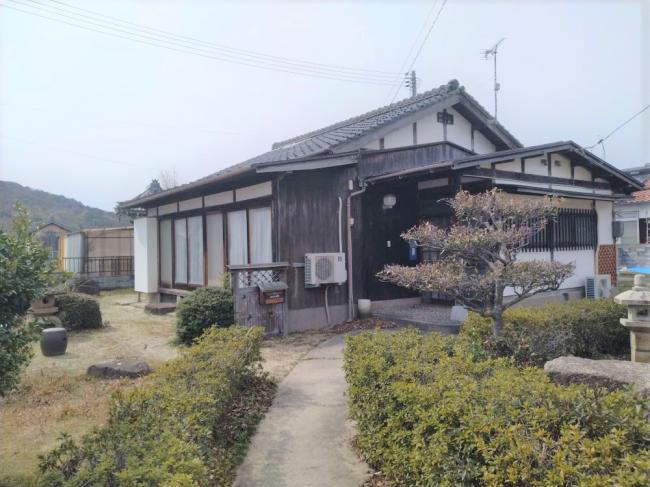 1960s wood house, 16-min walk to station, Shimane