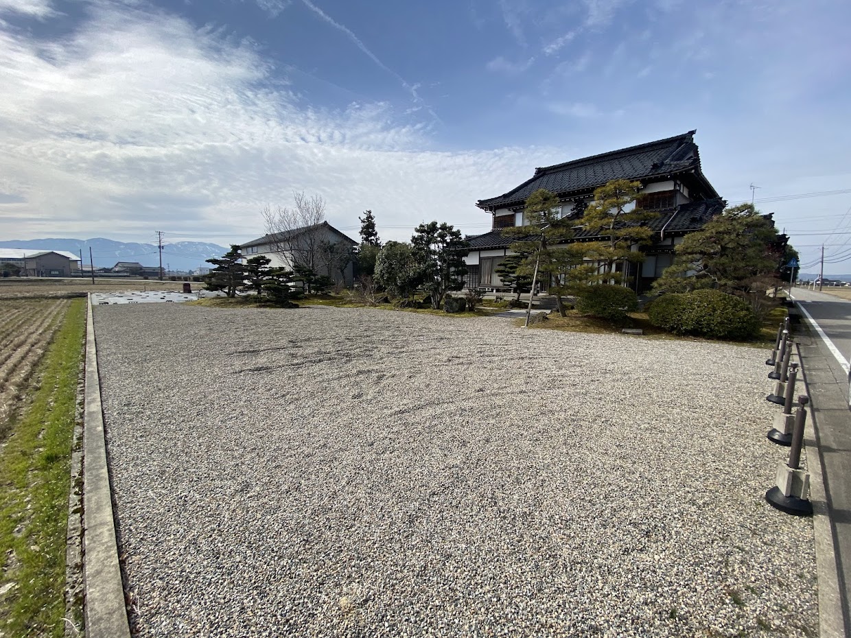 1970s wood house on a large plot in Toyama