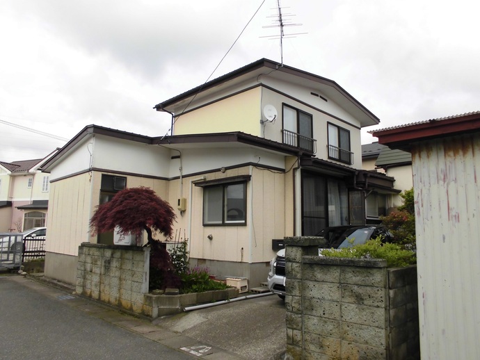 1970s wood house, 13-min walk to station, Akita