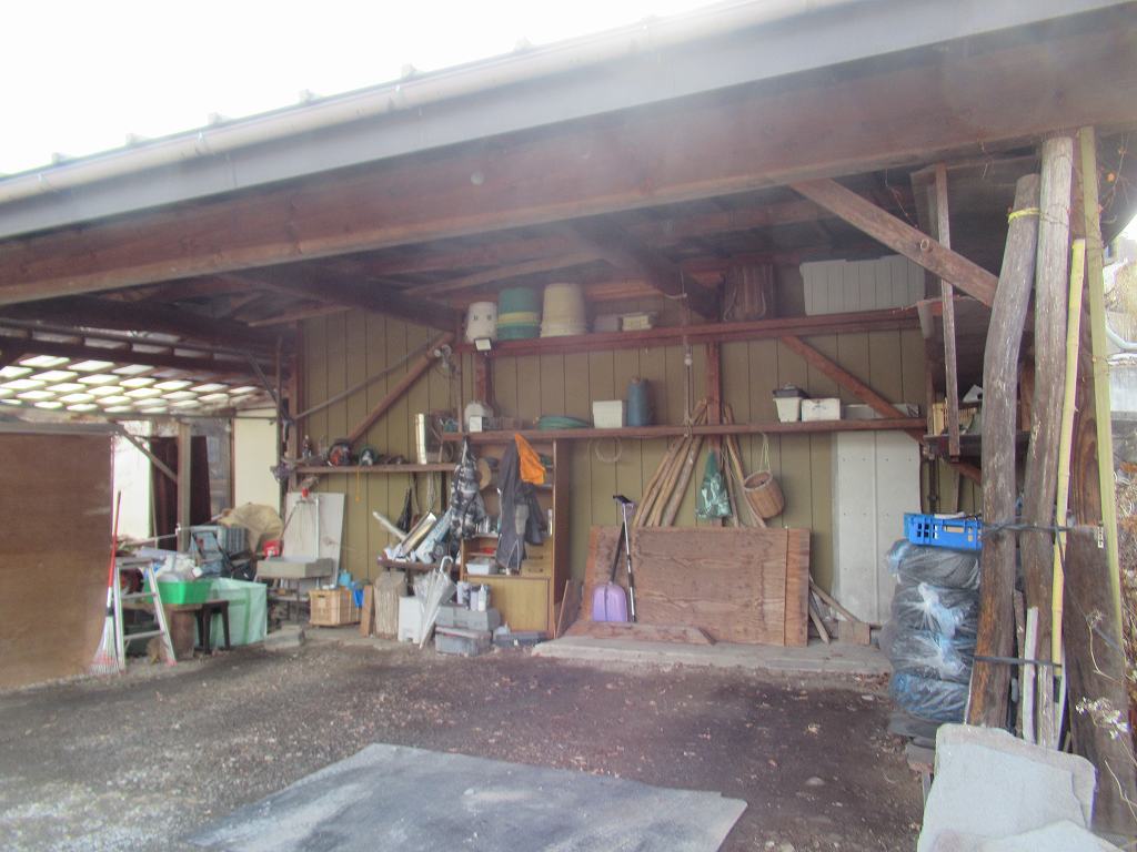 1990s concrete house on a large plot in Nagano