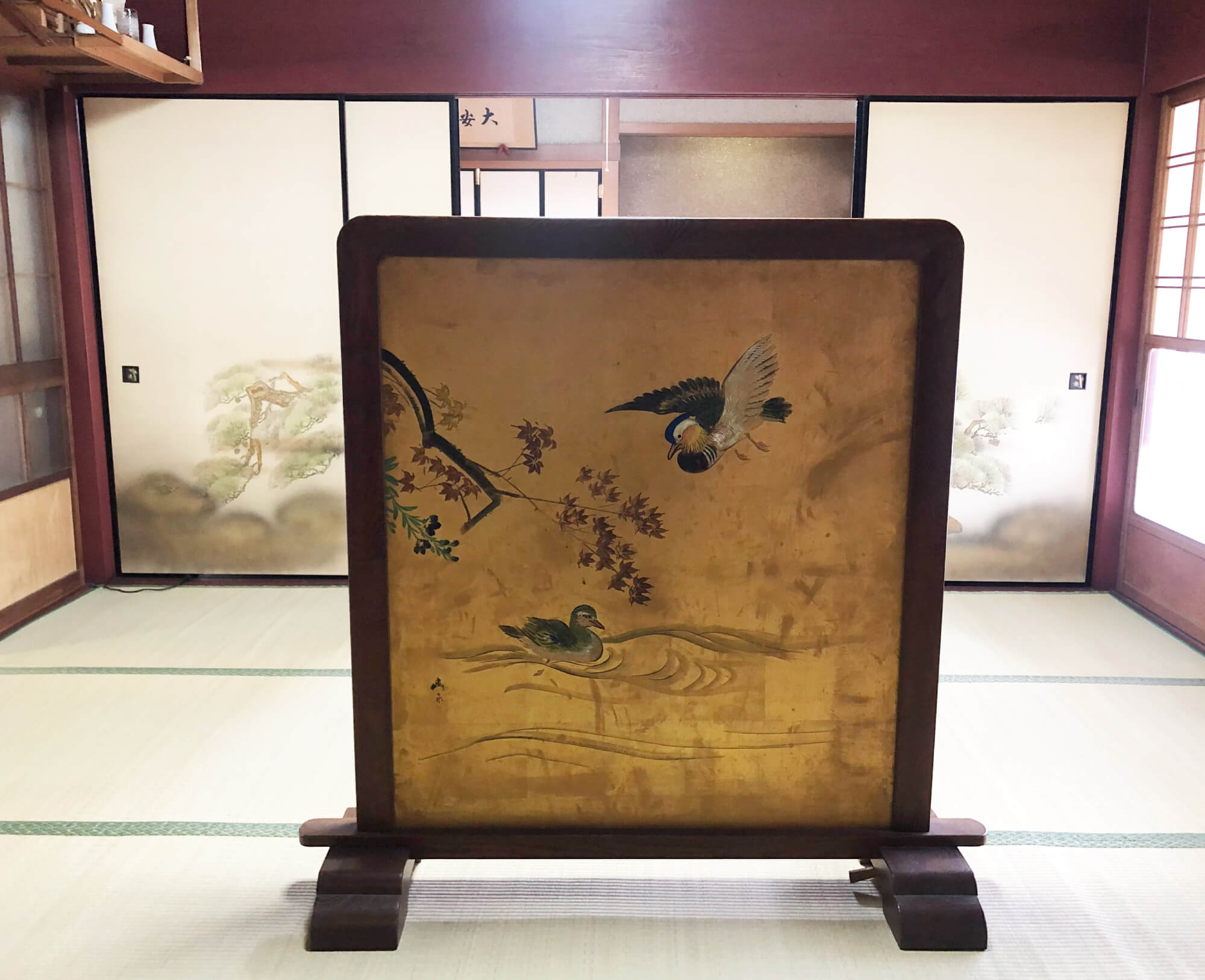 Wood house with storehouses in Shiga