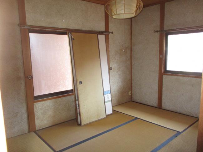 1970s wood house, 15-min walk to station, Okayama