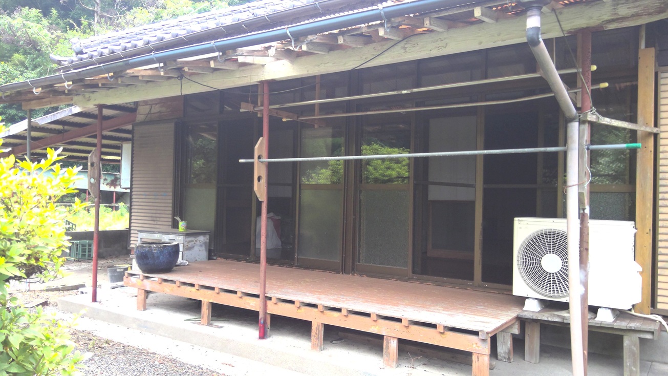 1980s wood house in Koyama, Kimotsuki, farmland, approval needed