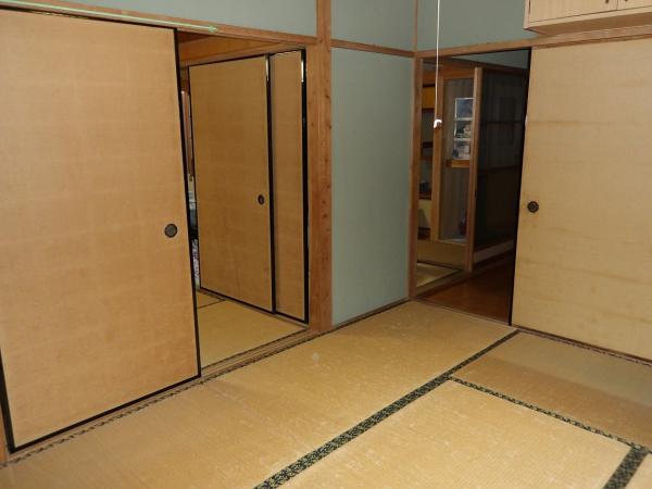 1970s wood house, 6-min walk to station, Ehime