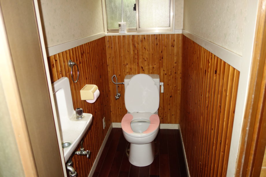 1970s wood house on a large plot in Nagasaki