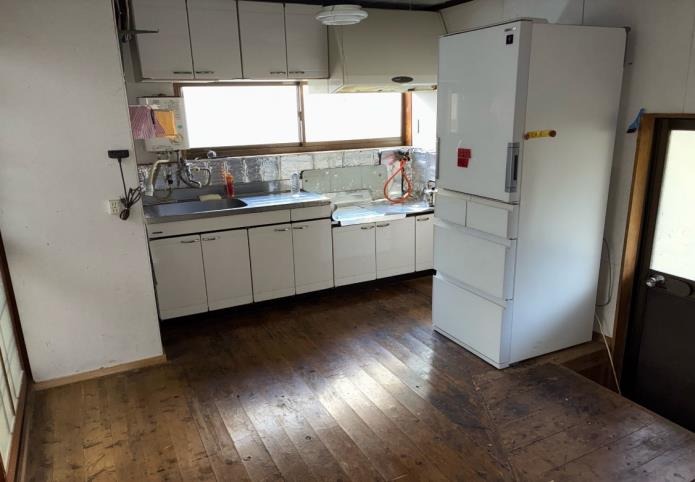 1960s wood house, 6-min walk to station, Takaono, Izumi