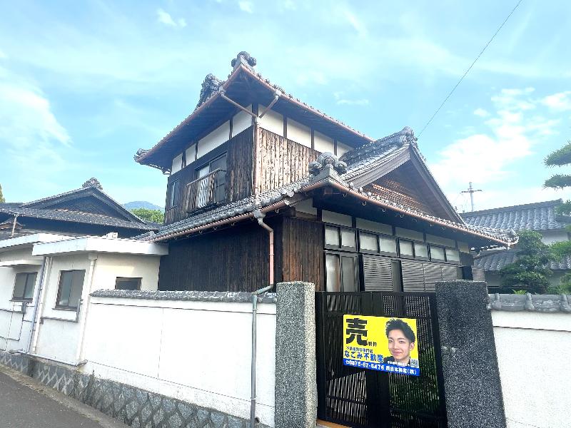 1970s wood house with storehouses in Kagawa