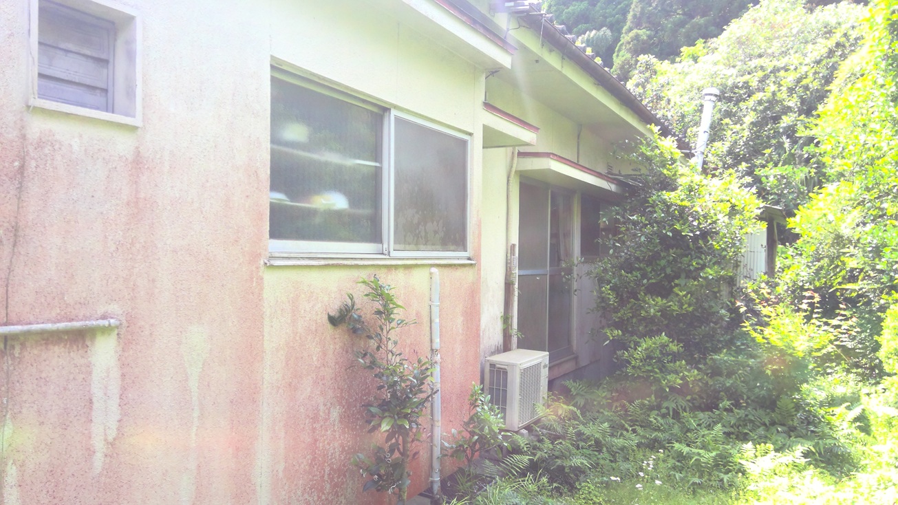 1970s wood house on a large plot in Koyama, Kimotsuki
