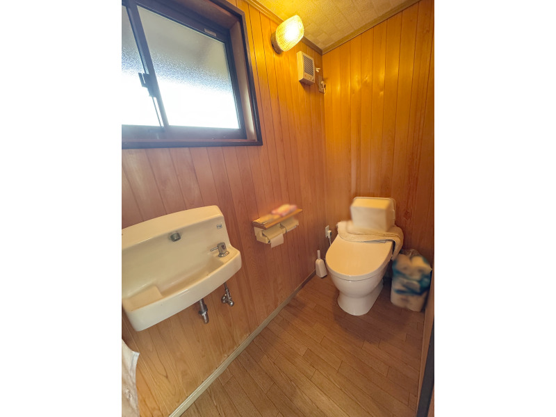 1970s wood house on a large plot in Hyogo