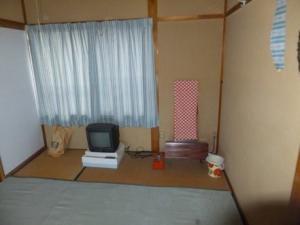 1970s wood house with storehouses in Niigata