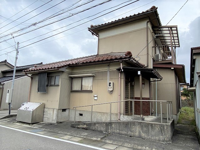 1980s wood house, 3-min walk to station, Toyama