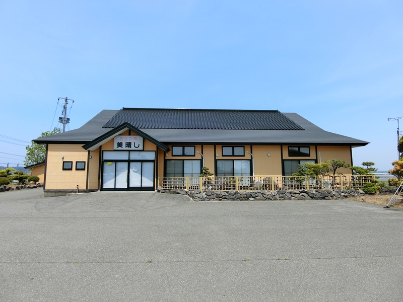 2010s wood house on a large plot in Akita