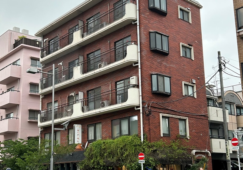 1980s concrete house, 4-min walk to station, Tokyo