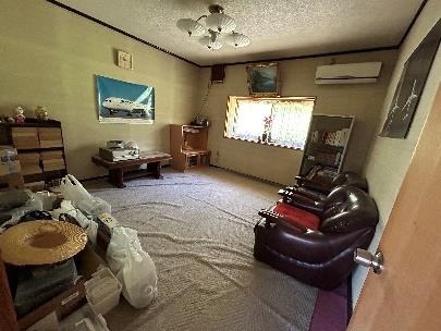 1980s wood house on a large plot in Nagano, Satsuma