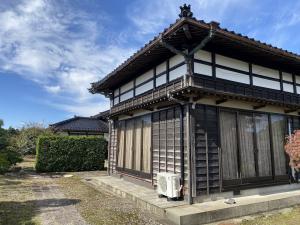 1980s wood house on a large plot in Niigata