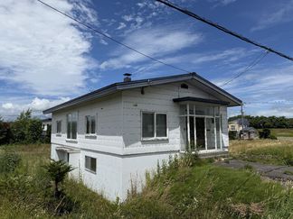 1980s wood house, 15-min walk to station, Hokkaido