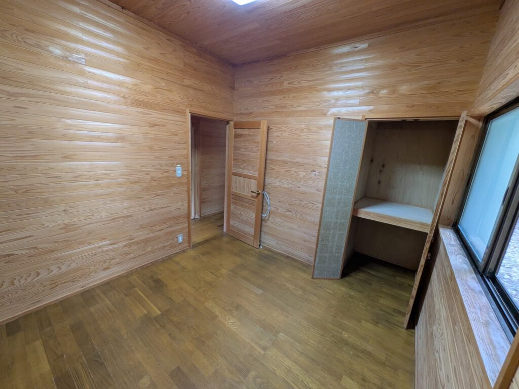 2000s wood house on a large plot in Nara