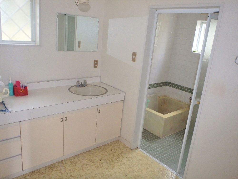 1980s wood house on a large plot in Kagawa