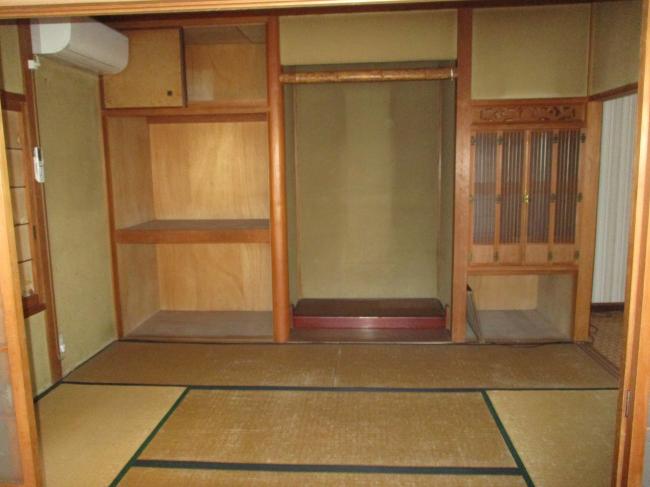 1970s wood house, 15-min walk to station, Okayama