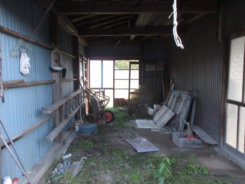 1940s wood house on a large plot in Iwate