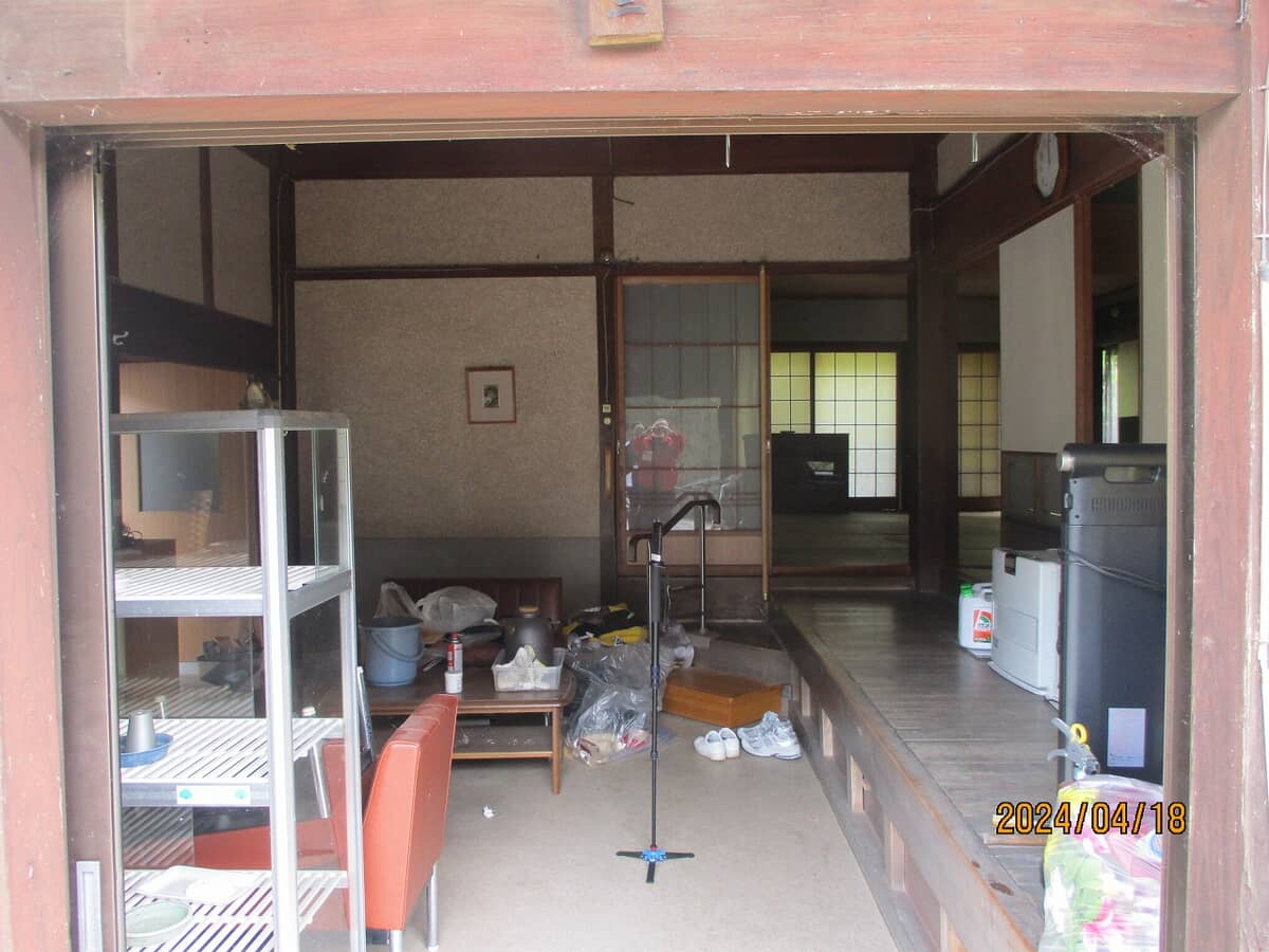 1930s wood house on a large plot in Hiroshima