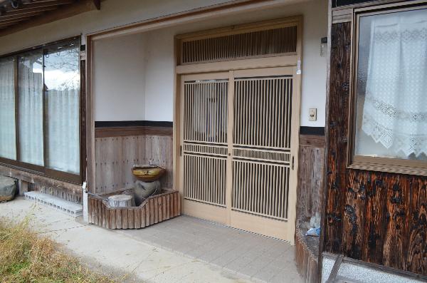 1960s wood house on a large plot in Hyogo