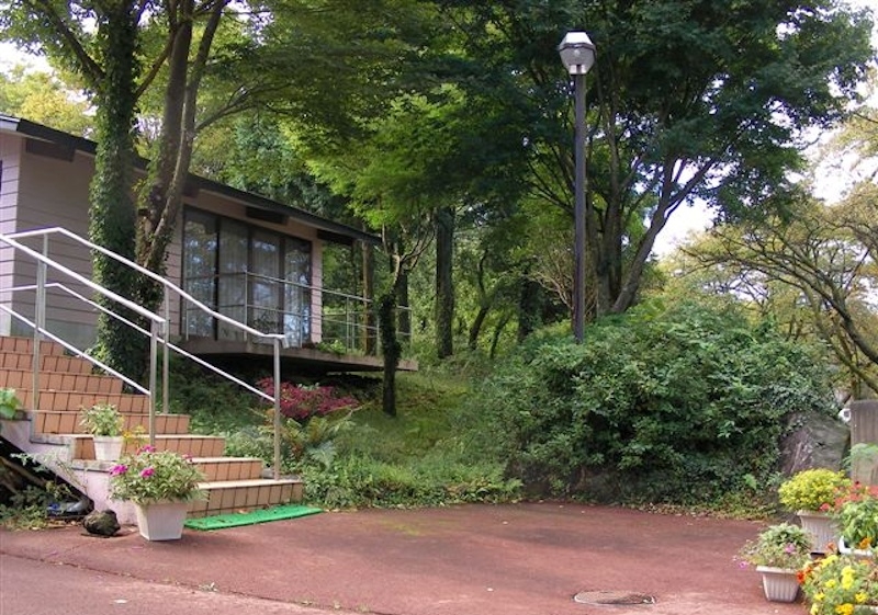 1980s steel-frame house on a large plot in Otohime, Aso