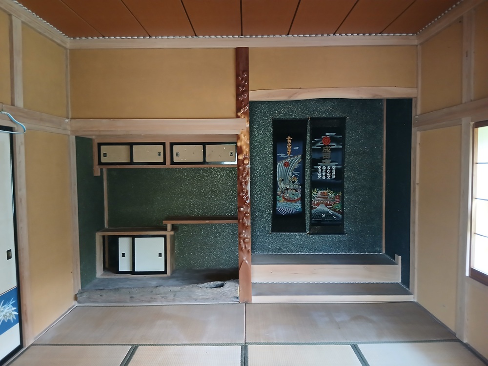 1980s wood house on a large plot in Iwate