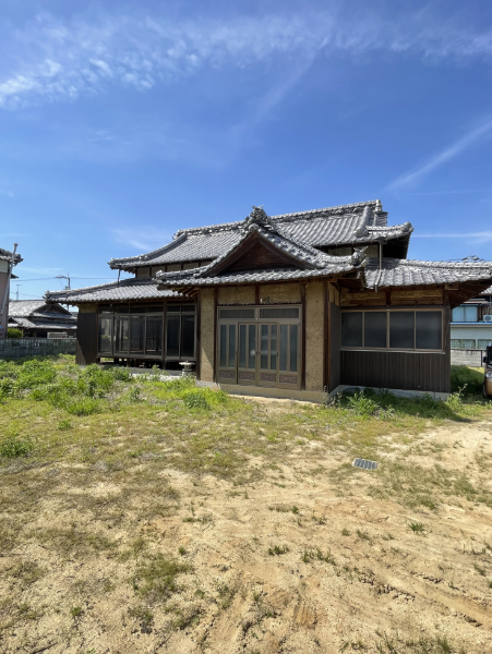 1980s wood house on a large plot in Kagawa