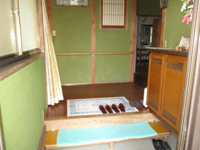 1970s wood house, 17-min walk to station, Okayama