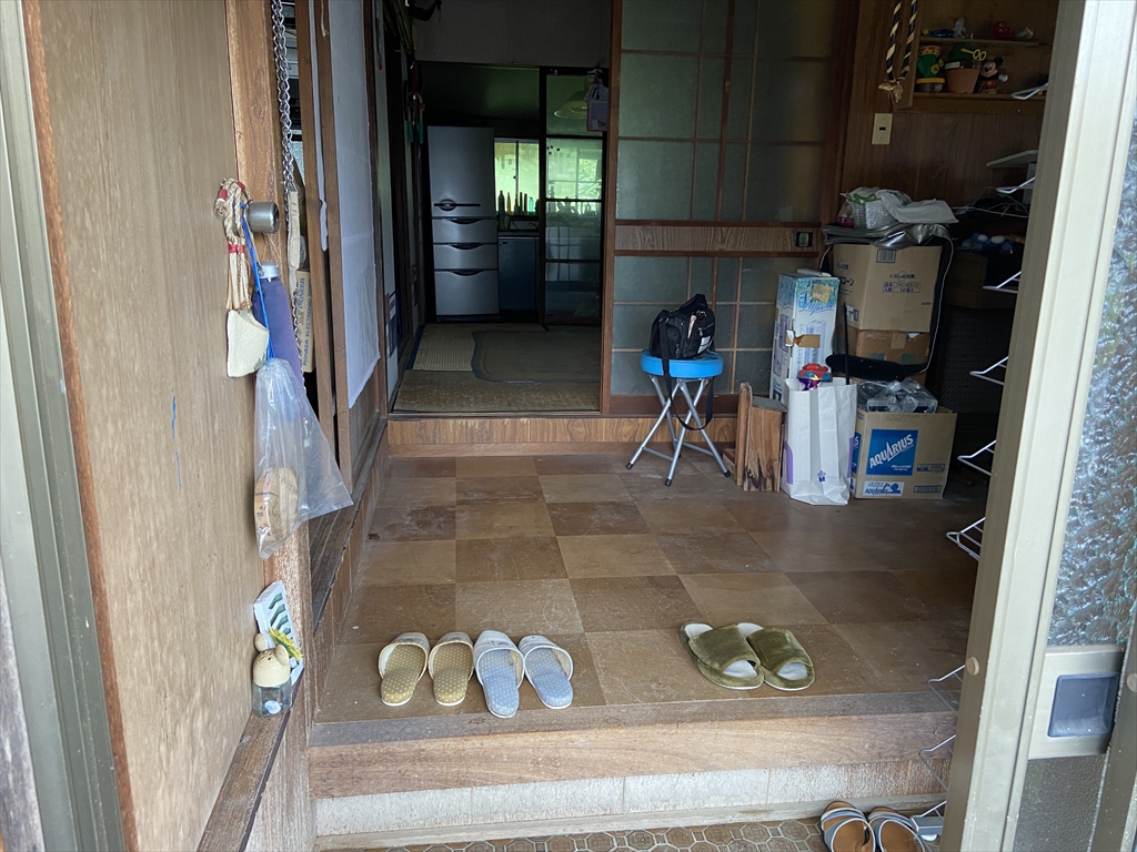 1970s wood house, 15-min walk to station, Mie