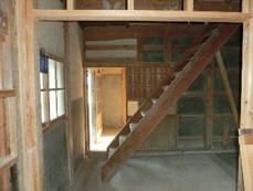 1970s wood house with storehouses in Niigata