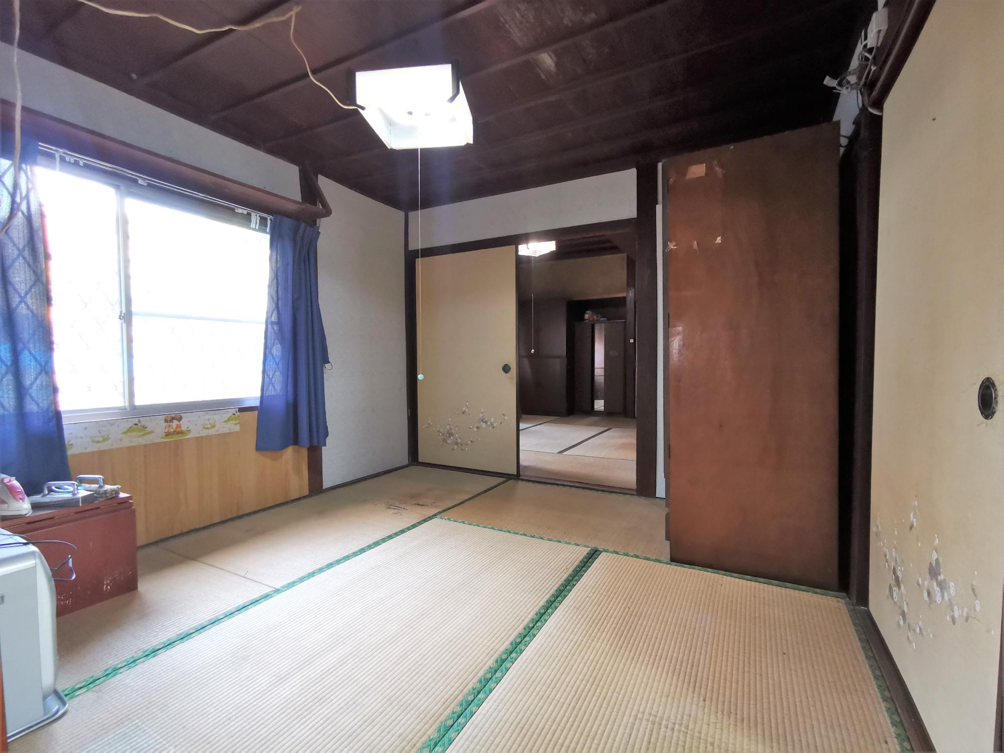 Wood house with outbuildings in Fukuoka