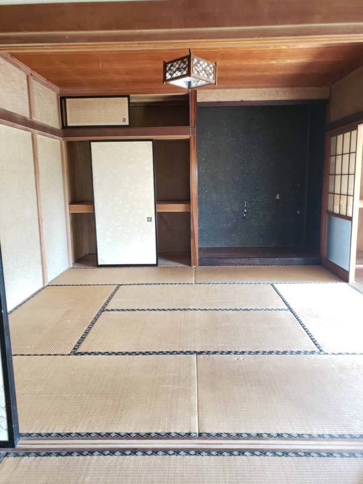 1960s wood house on a large plot in Tochigi