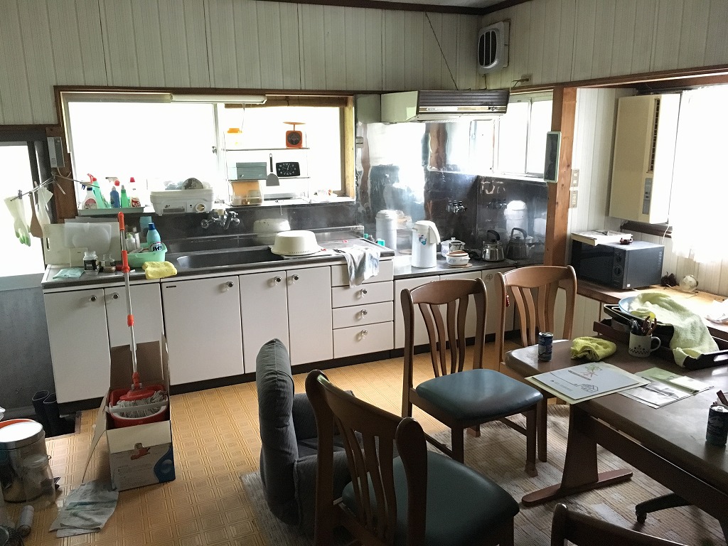 1960s wood house on a large plot in Tottori