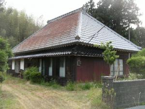Wood house on a large plot in Niigata