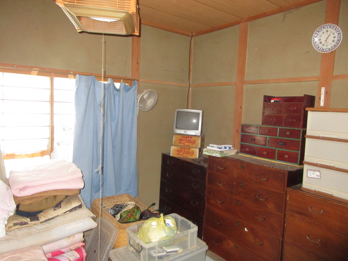1980s wood house on a large plot in Iwate