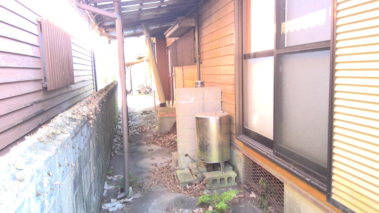1980s wood house in Koyama, Kimotsuki, farmland, approval needed
