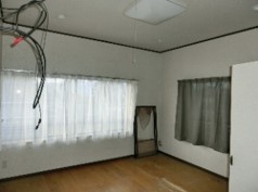 1990s wood house on a large plot in Niigata
